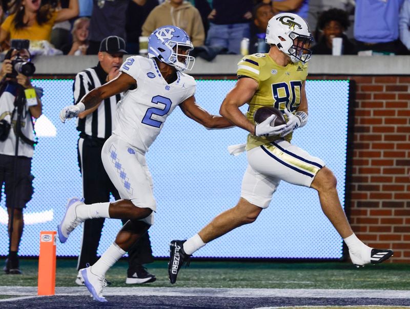 Georgia Tech Yellow Jackets tight end Brett Seither (80) makes a touchdown reception during the second quarter of an NCAA football game In Atlanta on Saturday, Oct. 28, 2023 between the Georgia Tech Yellow Jackets and the North Carolina Tar Heels.  (Bob Andres for the Atlanta Journal Constitution)