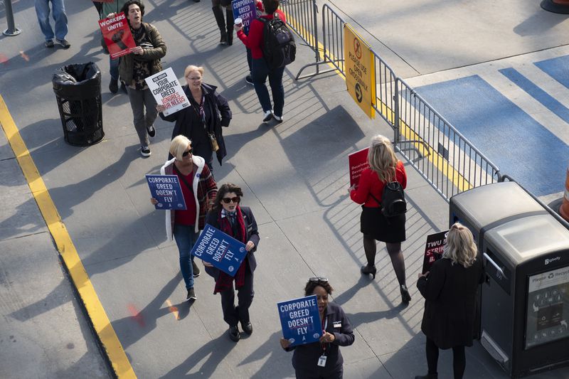 Airline employees picket outside of the North Terminal at Hartsfield-Jackson International Airport in Atlanta on Tuesday, Feb. 13, 2024.   (Ben Gray / Ben@BenGray.com)