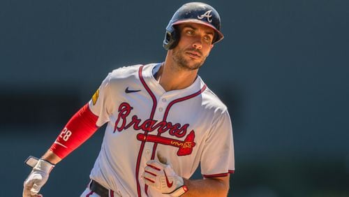 Atlanta Braves' Matt Olson rounds third base after hitting a home run in the sixth inning of a baseball game against the Washington Nationals, Sunday, Aug. 25, 2024, in Atlanta. (AP Photo/Jason Allen)