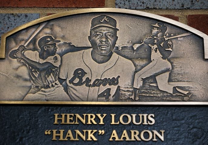 SunTrust Park honors Hank Aaron