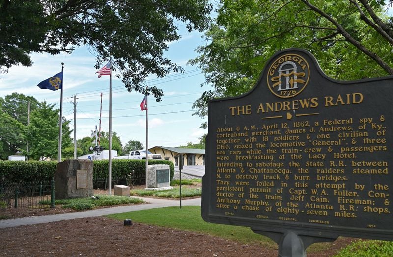 The Kennesaw City Council voted June 15 to remove the Confederate battle flag and replace it with the original Georgia state flag (left) that was flown during the Civil War at the city’s war memorial in downtown Kennesaw. HYOSUB SHIN / HYOSUB.SHIN@AJC.COM