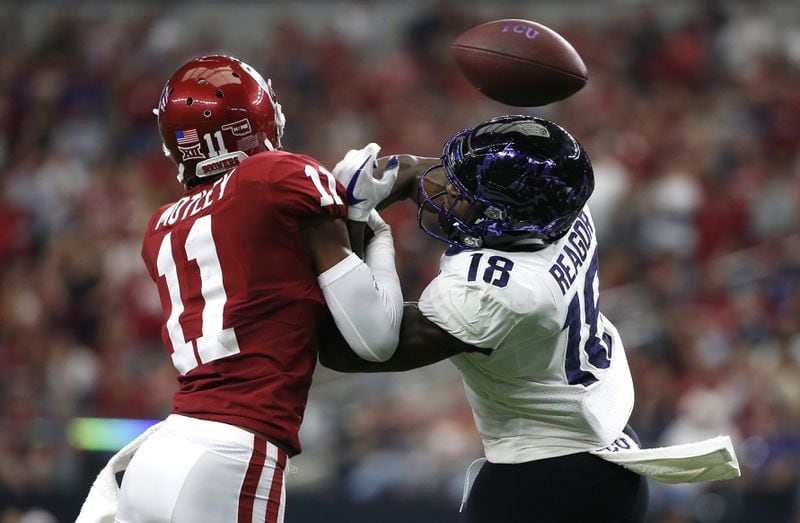 ARLINGTON, TX - DECEMBER 2: Parnell Motley #11 of the Oklahoma Sooners breaks up a pass intended for Jalen Reagor #18 of the TCU Horned Frogs in the first half of the Big 12 Championship AT&T Stadium on December 2, 2017 in Arlington, Texas. (Photo by Ron Jenkins/Getty Images)