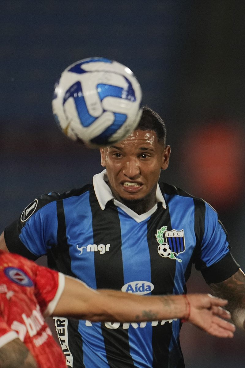 Juan Izquierdo of Uruguay's Liverpool plays in a Copa Libertadores soccer match against Argentinos Juniors in Montevideo, Uruguay, Wednesday, May 3, 2023. (AP Photo/Matilde Campodonico)