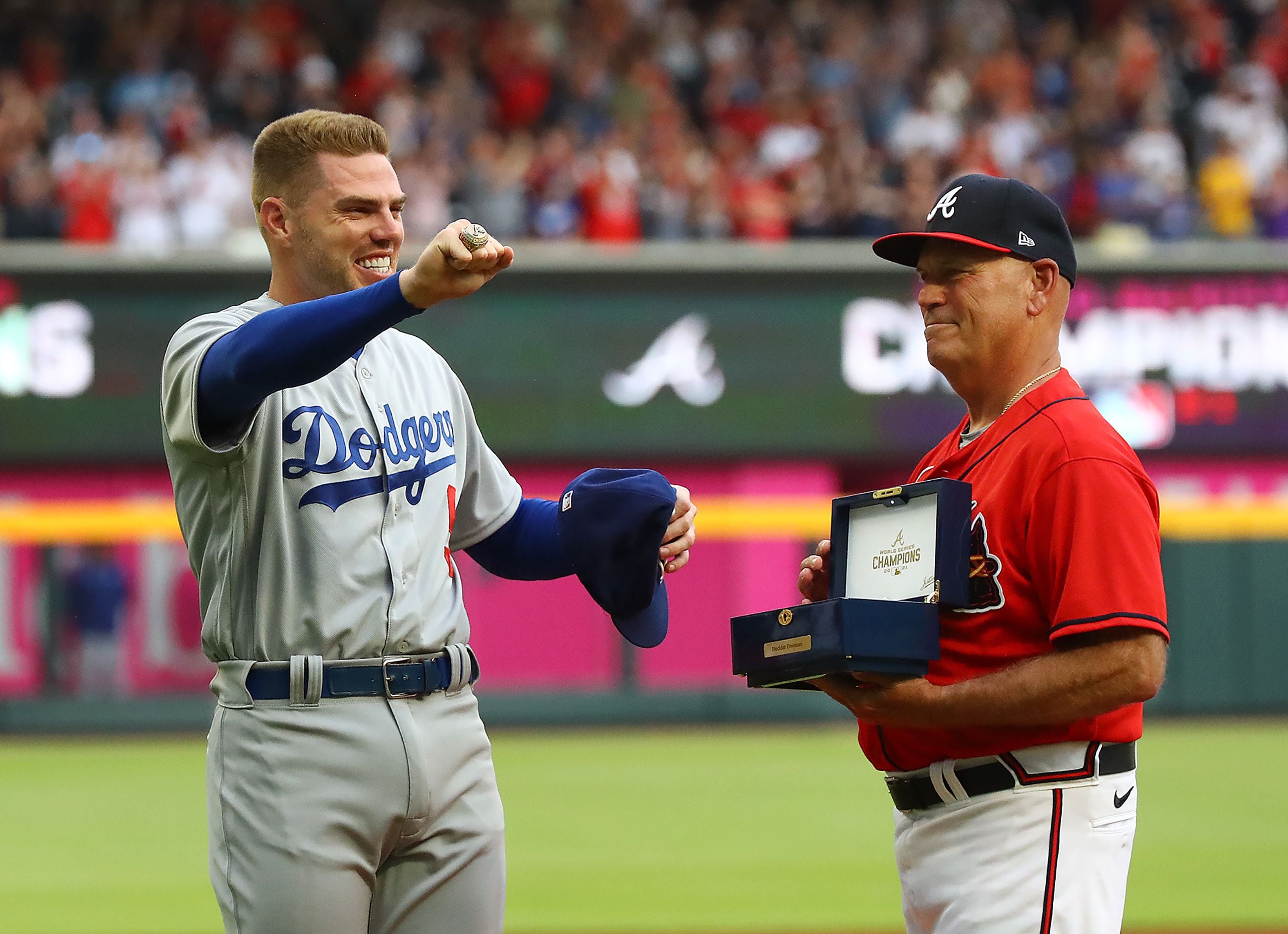 Braves' Acuña describes feelings for Freeman as 'nothing