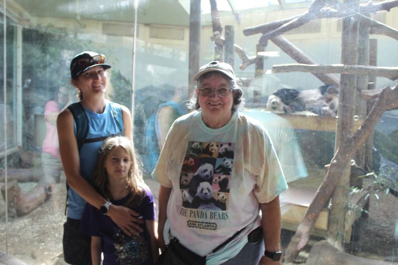 Megan Locke of Clinton, South Carolina with her daughter Rebecca Hitt and granddaughter Aubrey at the Zoo Atlanta panda exhibit days before the pandas leave for China. RODNEY HO/rho@ajc.com