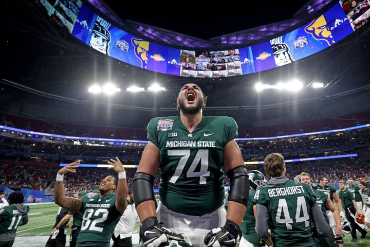 Michigan State Spartans offensive lineman Geno VanDeMark (74) reacts in the closing seconds of their 31-21 win against the Pittsburgh Panthers during the Chick-fil-A Peach Bowl at Mercedes-Benz Stadium in Atlanta, Thursday, December 30, 2021. JASON GETZ FOR THE ATLANTA JOURNAL-CONSTITUTION