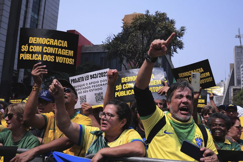 Demonstrators take part in a protest calling for the impeachment of Supreme Court Minister Alexandre de Moraes, who recently imposed a nationwide block on Elon Musk’s social media platform X, in Sao Paulo, Saturday, Sept. 7, 2024. (AP Photo/Ettore Chiereguini)