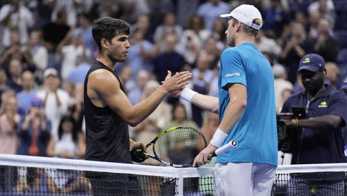 Botic van De Zandschulp, right, of the Netherlands, greets Carlos Alcaraz, of Spain, during the second round of the U.S. Open tennis championships, Thursday, Aug. 29, 2024, in New York. (AP Photo/Matt Rourke)