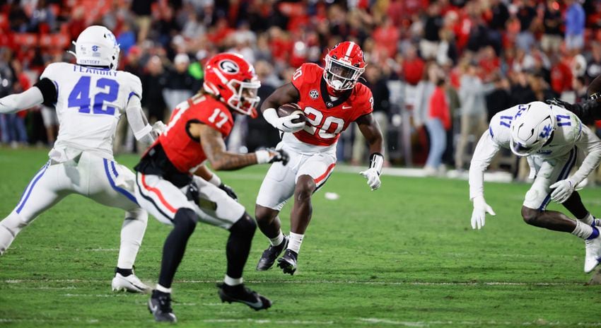  Georgia Bulldogs running back Sevaughn Clark (20) makes yardage during the fourth quarter.  (Bob Andres for the Atlanta Journal Constitution)