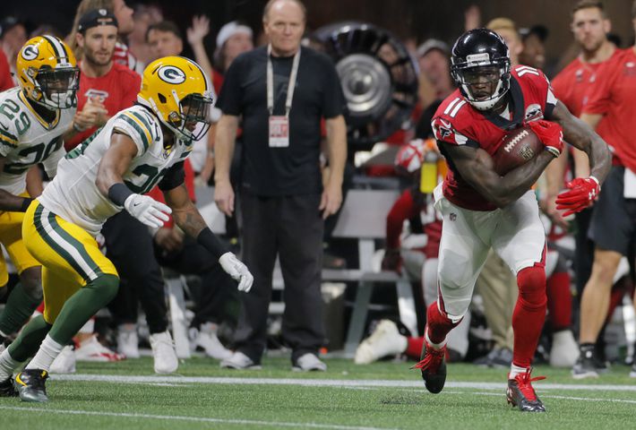 Photos: Falcons are tested by the Packers