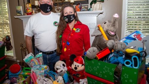 Johns Creek neighbors pack 1,000 shoeboxes for Operation Christmas