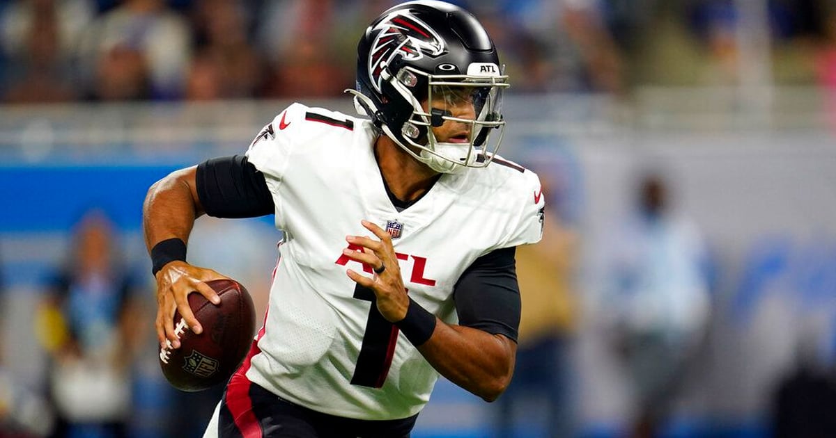 Atlanta Falcons cornerback Teez Tabor (20) runs onto the field