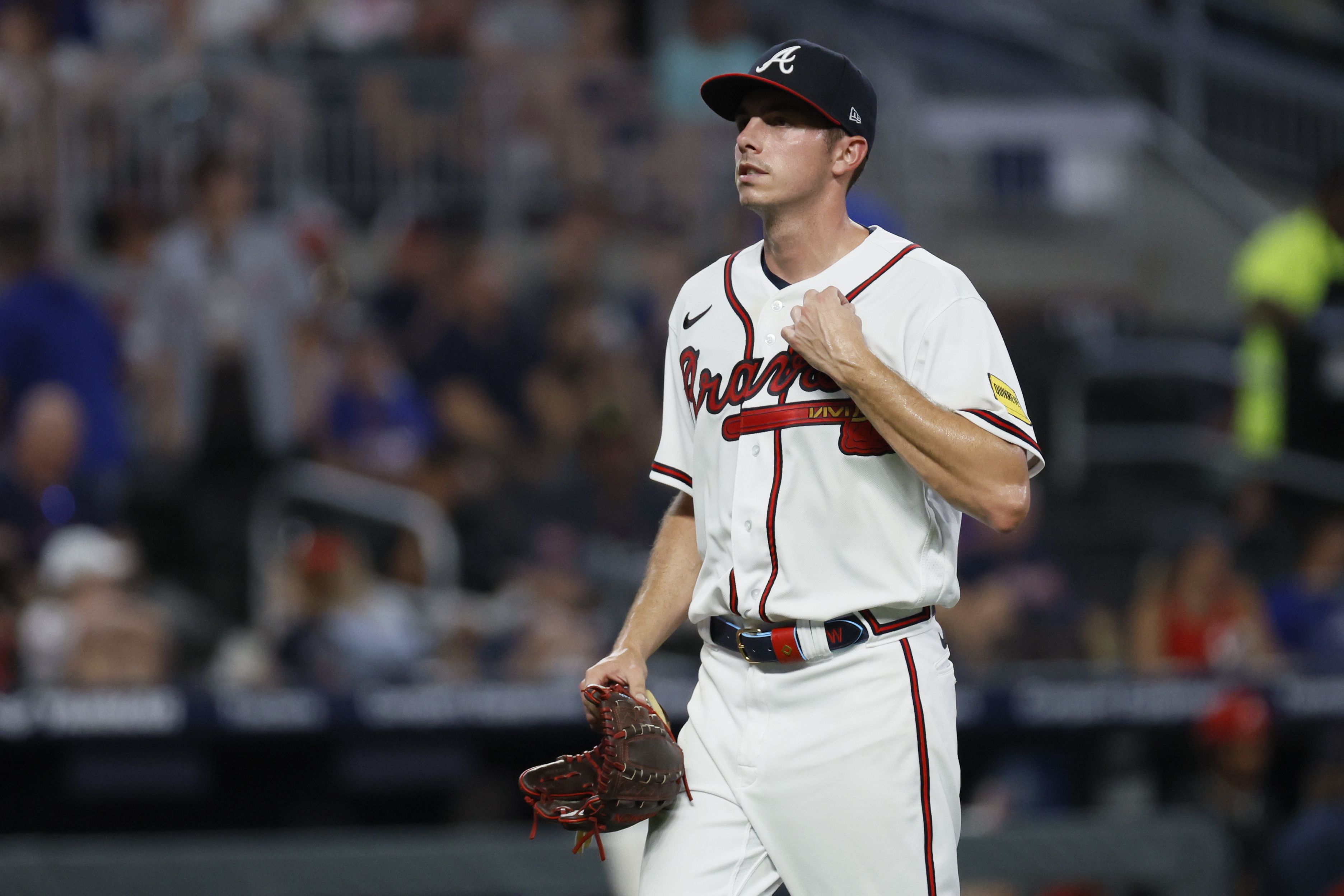 The Braves celebrating the walk-off win as their former teammate walks past  them is priceless 🤣😭