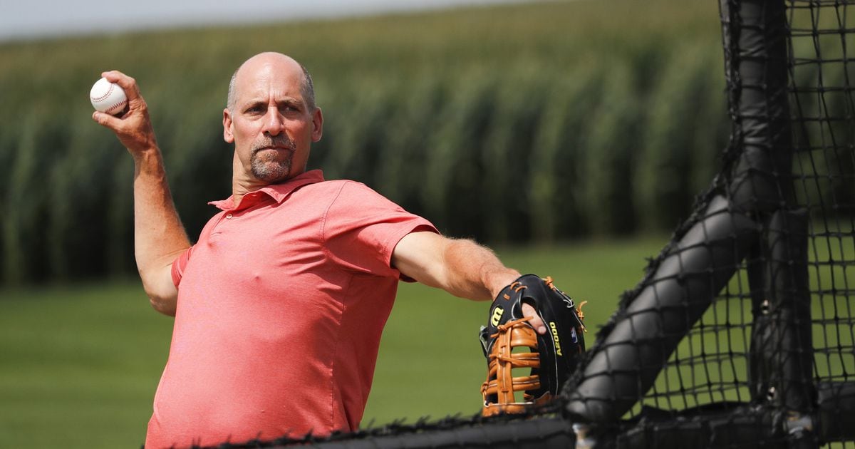Sportscaster and former Major League Baseball pitcher John Smoltz and  News Photo - Getty Images