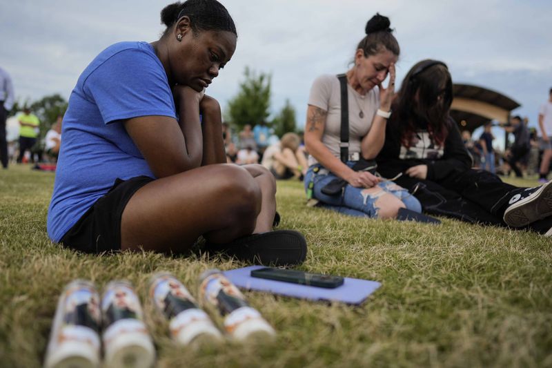 Mourners pray during a candlelight vigil for the slain students and teachers at Apalachee High School, Wednesday, Sept. 4, 2024, in Winder, Ga. (AP Photo/Mike Stewart)