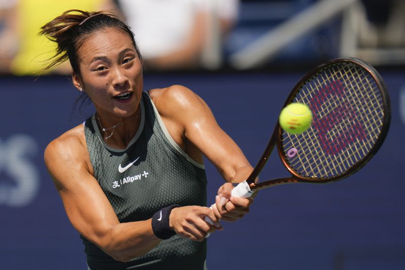 Zheng Qinwen, of China, returns a shot to Amanda Anisimova, of the United States, during the first round of the U.S. Open tennis championships, Monday, Aug. 26, 2024, in New York. (AP Photo/Kirsty Wigglesworth)