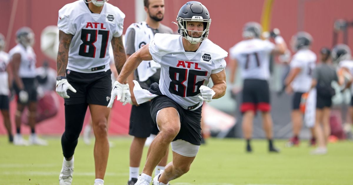 Atlanta Falcons tight end Anthony Firkser (86) stretches for extra yards  during the first half of an NFL football game against the Jacksonville  Jaguars, Saturday, Aug. 27, 2022, in Atlanta. The Atlanta