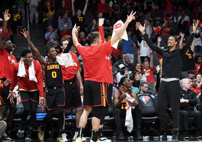 Hawks-Hornets playoff photo