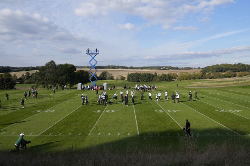 The New York Jets participate in a training session in Ware, England, Friday, Oct. 4, 2024, ahead of the game between New York Jets and Minnesota Vikings at the Tottenham Hotspur stadium on Sunday. (AP Photo/Alastair Grant)