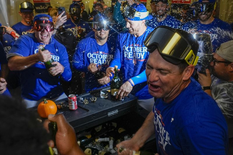 The New York Mets celebrate after winning Game 3 of a National League wild card baseball game against the Milwaukee Brewers Thursday, Oct. 3, 2024, in Milwaukee. The Mets won 4-2. (AP Photo/Morry Gash)