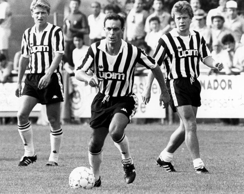 Juventus' Salvatore "Totò" Schillaci, center, attends a team training session with teammates Giancarlo Marocchi, left, and Oleksandr Zavarov, in Turin, Italy, between 1989 and 1990. (LaPresse via AP)