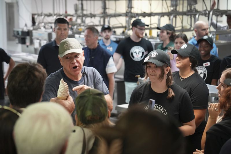 Democratic vice presidential candidate Minnesota Gov. Tim Walz visits the Minnesota State Fair Sunday, Sept. 1, 2024 in Falcon Heights, Minn. (Glen Stubbe /Star Tribune via AP)