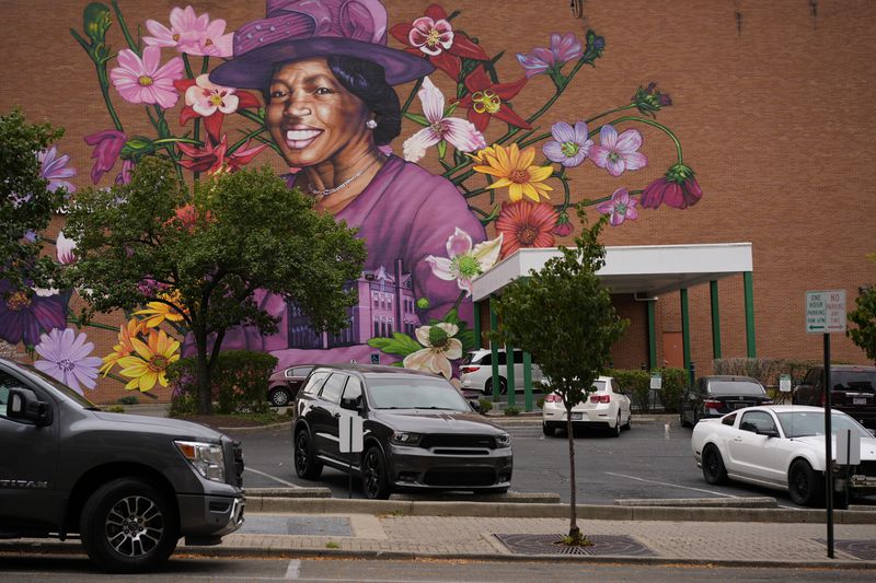 A mural depicting Hattie Moseley, a Springfield Civil Rights activist who was instrumental in battling the segregation of Fulton Elementary School, is painted on the WesBanco building on East Main Street in Springfield, Ohio, Tuesday, Sept. 17, 2024, in Springfield, Ohio. (AP Photo/Carolyn Kaster)