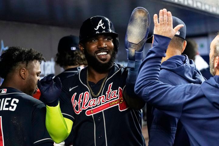 Atlanta Braves fans delighted as 'Big Hat' busted out five times