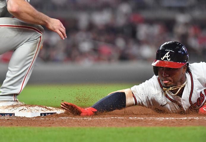 Braves clinch 2nd straight NL East title, eliminate Giants