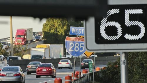 A variable speed limit sign on westbound I-285 near the I-75 exit in Cobb County. JOHN SPINK/JSPINK@AJC.COM