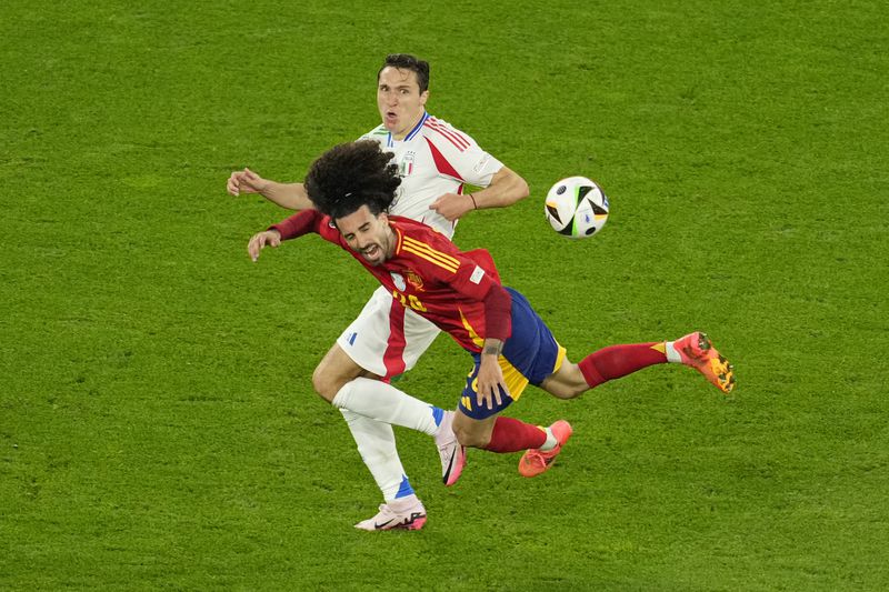 Spain's Marc Cucurella falls after a contact with Italy's Federico Chiesa during a Group B match between Spain and Italy at the Euro 2024 soccer tournament in Gelsenkirchen, Germany, Thursday, June 20, 2024. (AP Photo/Andreea Alexandru)