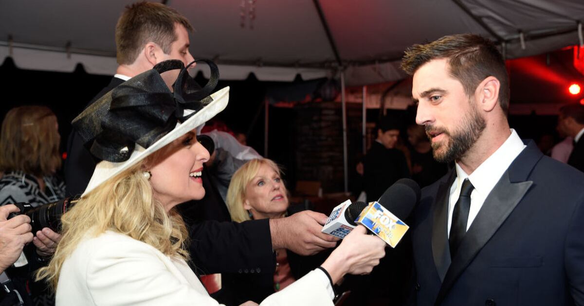 Aaron Rodgers joins celebs at the Kentucky Derby