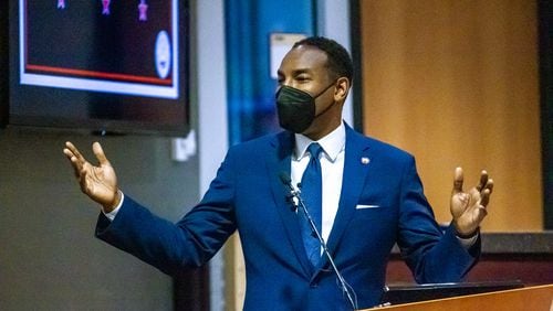  Atlanta Mayor Andre Dickens talks to the crowd before the swearing-in ceremony for the new Atlanta Board of Education members Monday 10, 2021.   STEVE SCHAEFER FOR THE ATLANTA JOURNAL-CONSTITUTION