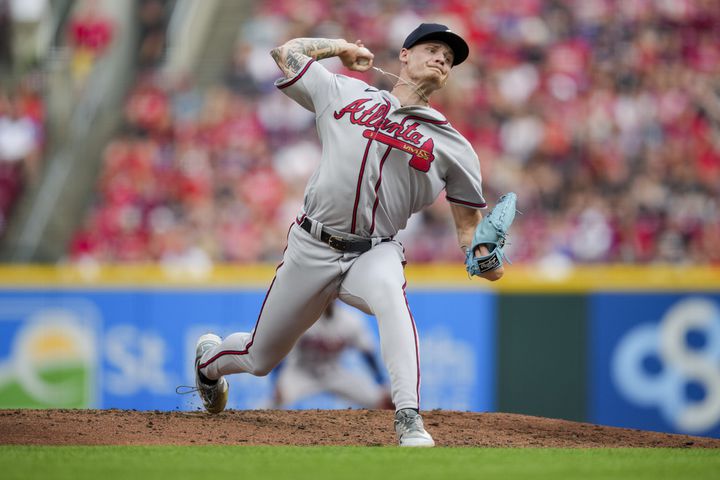 De La Cruz goes for cycle and Votto hits 2 clutch homers as streaking Reds  stop Braves 11-10 – KVEO-TV