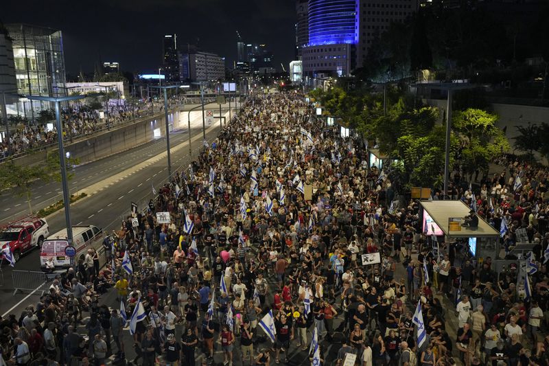 People protest against Israeli Prime Minister Benjamin Netanyahu's government and call for the release of hostages held in the Gaza Strip by the Hamas militant group in Tel Aviv, Israel, Saturday, Aug. 31, 2024. (AP Photo/Ohad Zwigenberg)