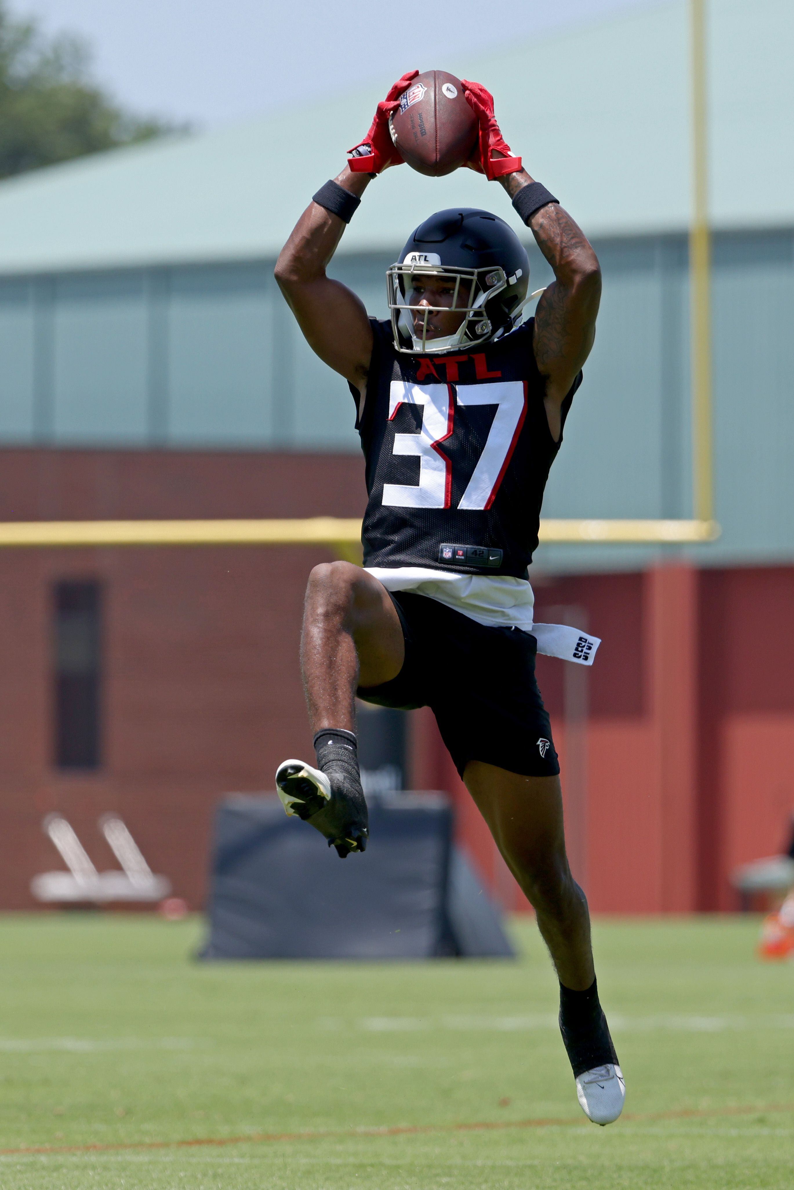 Corey Ballentine in perfect spot to snag tipped-ball interception for  Falcons