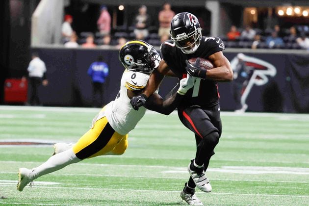 Atlanta Falcons running back Bijan Robinson (7) avoids a tackle from Pittsburgh Steelers linebacker Patrick Queen (6) during the first half of an NFL football game against the Pittsburgh Steelers on Sunday, Sept. 8, at Mercedes-Benz Stadium in Atlanta. 
(Miguel Martinez/ AJC)