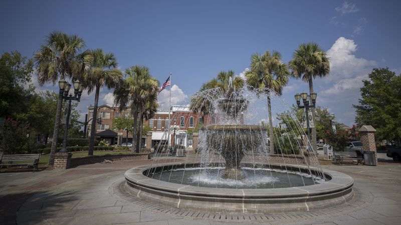 SWAINSBORO, GA -- The fountain at Swainsboro's Patriot Square is in the center of downtown. The proposed Georgia Hi-Lo Trail, creating a connection from the Athens area to Savannah, could pass through Swainsboro. (AJC Photo/Stephen B. Morton)