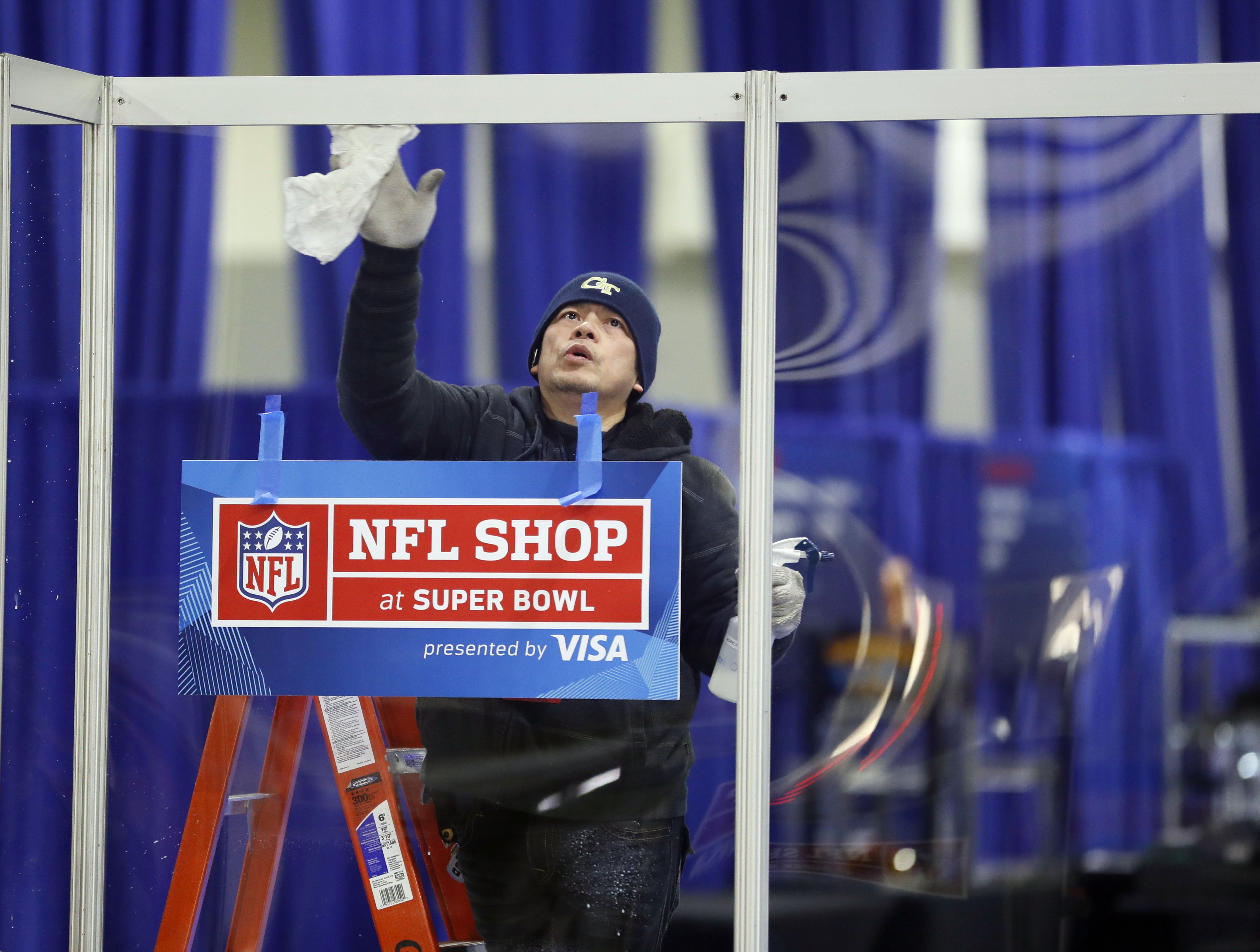 Super Bowl Splendor: Scenes from the NFL Shop ::