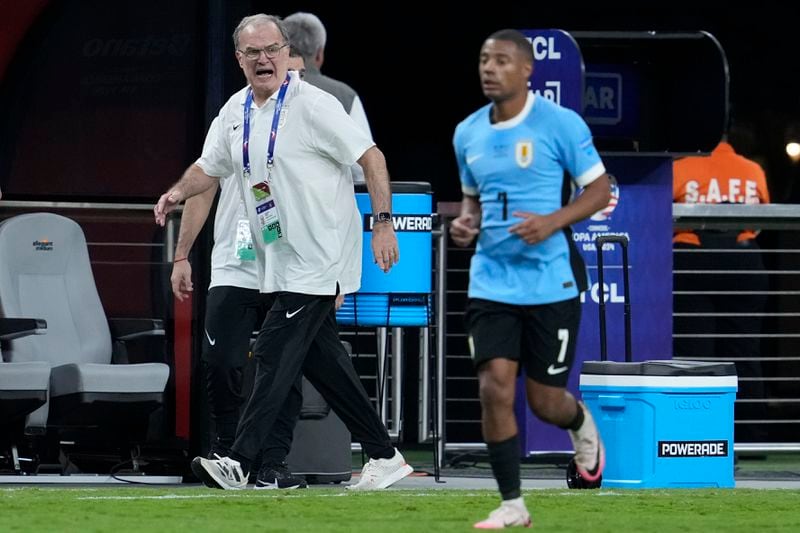 Uruguay's coach Marcelo Bielsa, left, gestures during a Copa America quarterfinal soccer match against Brazil in Las Vegas, Saturday, July 6, 2024. (AP Photo/Godofredo A. Vásquez)