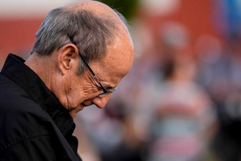 Dan Williamson prays during a candlelight vigil for the slain students and teachers at Apalachee High School, Wednesday, Sept. 4, 2024, in Winder, Ga. (AP Photo/Mike Stewart)