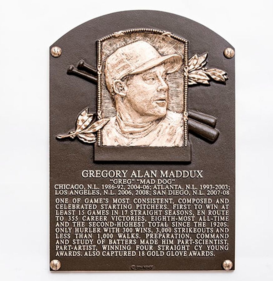 Greg Maddux Atlanta Braves Fanatics Authentic Unsigned Pitches During 1995  Season vs. San Francisco Giants Photograph in 2023