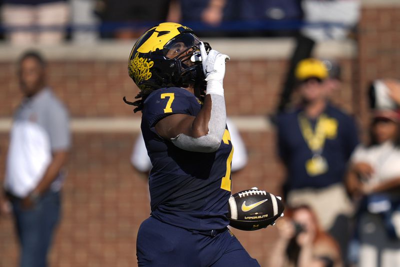 Michigan running back Donovan Edwards (7) reacts to his 41-yard touchdown run against Southern California in the first half of an NCAA college football game in Ann Arbor, Mich., Saturday, Sept. 21, 2024. (AP Photo/Paul Sancya)