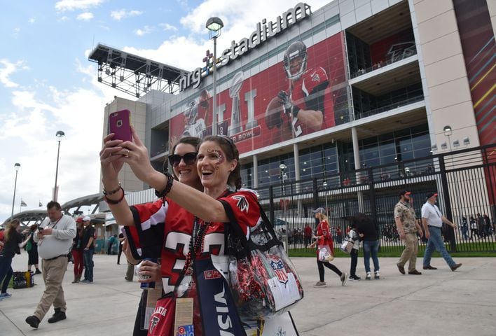 Super Bowl 2017: Atlanta Falcons fans party pregame in Houston