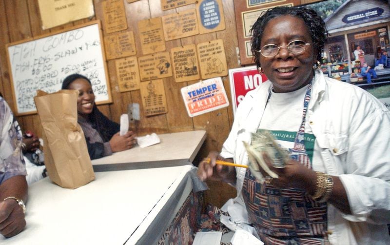 Frankie Rich, right, takes orders from customers at Bankhead Fish and Soul -- also known as Bankhead Seafood -- in 2006. / AJC file photo