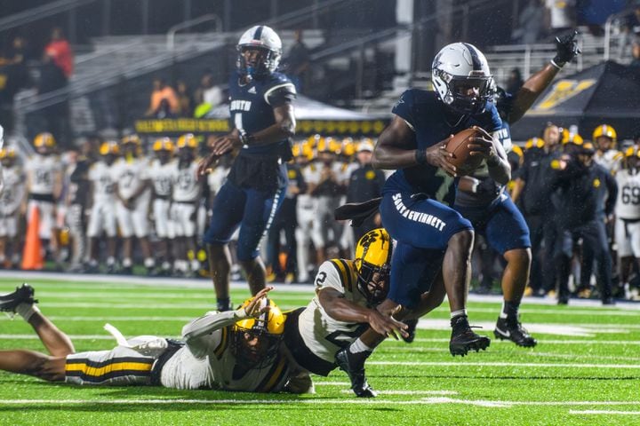 South Gwinnett’s Xavier Butler runs the ball in for a touchdown. (Jamie Spaar for the Atlanta Journal Constitution)