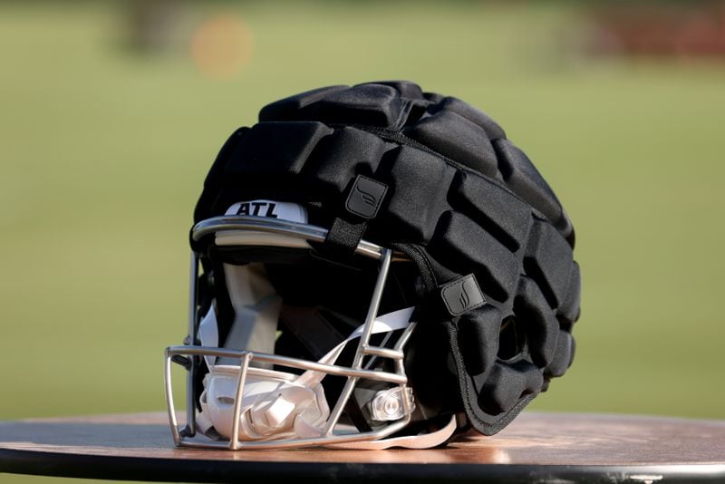 072822 Flowery Branch, Ga.: A Guardian cap is shown on an Atlanta Falcons helmet during Falcons training camp at the Falcons Practice Facility Thursday, July 28, 2022, in Flowery Branch, Ga. The NFL ‘Guardian Cap’ is being worn by the Atlanta Falcons and other NFL teams during training camp. (Jason Getz / Jason.Getz@ajc.com)