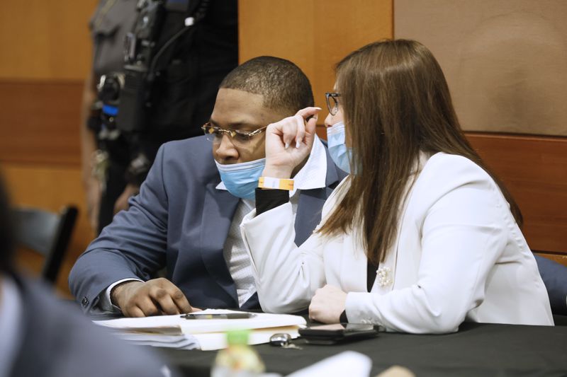 Attorney Nicole Fegan speaks with her client Tenquarius Mender during jury selection. Miguel Martinez / miguel.martinezjimenez@ajc.com