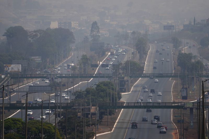 Smoke from fires in the Amazon covers Park Way in Brasilia, Brazil, Sunday, Aug. 25, 2024. (AP Photo/Eraldo Peres)