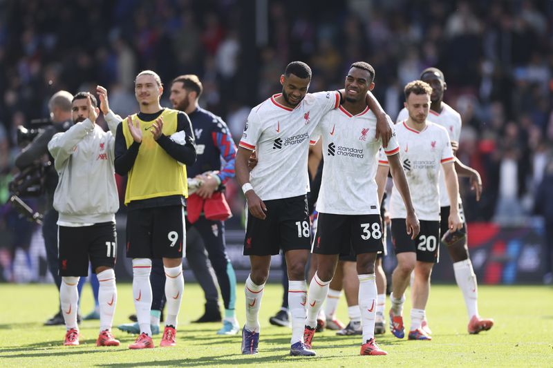 From left: Liverpool's Mohamed Salah, Darwin Nunez, Cody Gakpo, Ryan Gravenberch and Diogo Jota celebrate after the English Premier League soccer match between Crystal Palace and Liverpool at Selhurst Park in London, Saturday, Oct. 5, 2024.(AP Photo/Ian Walton)